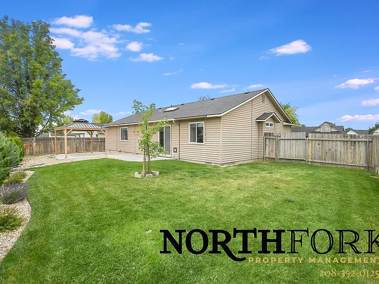 2918 Chester Ln — Photo 11