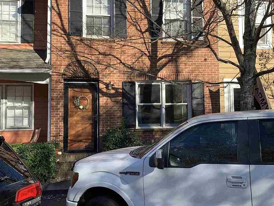 2nd image of 1200 E Washington St Unit 3