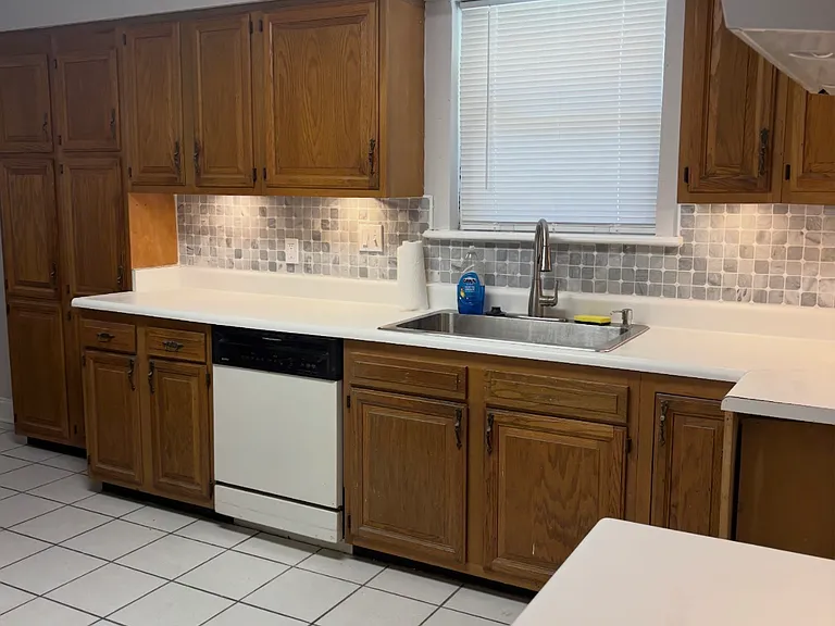 1350 Sylvia Ave — Photo 9