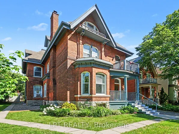 475 Maclaren St #3, Ottawa, ON K1R 5K5