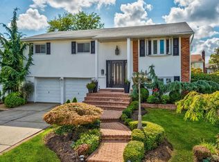 2966 Len Dr, Bellmore, NY 11710