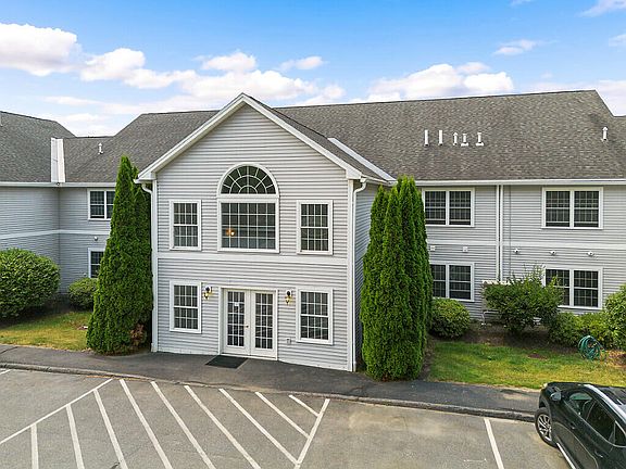 2nd image of 6 Arrowhead Drive #114