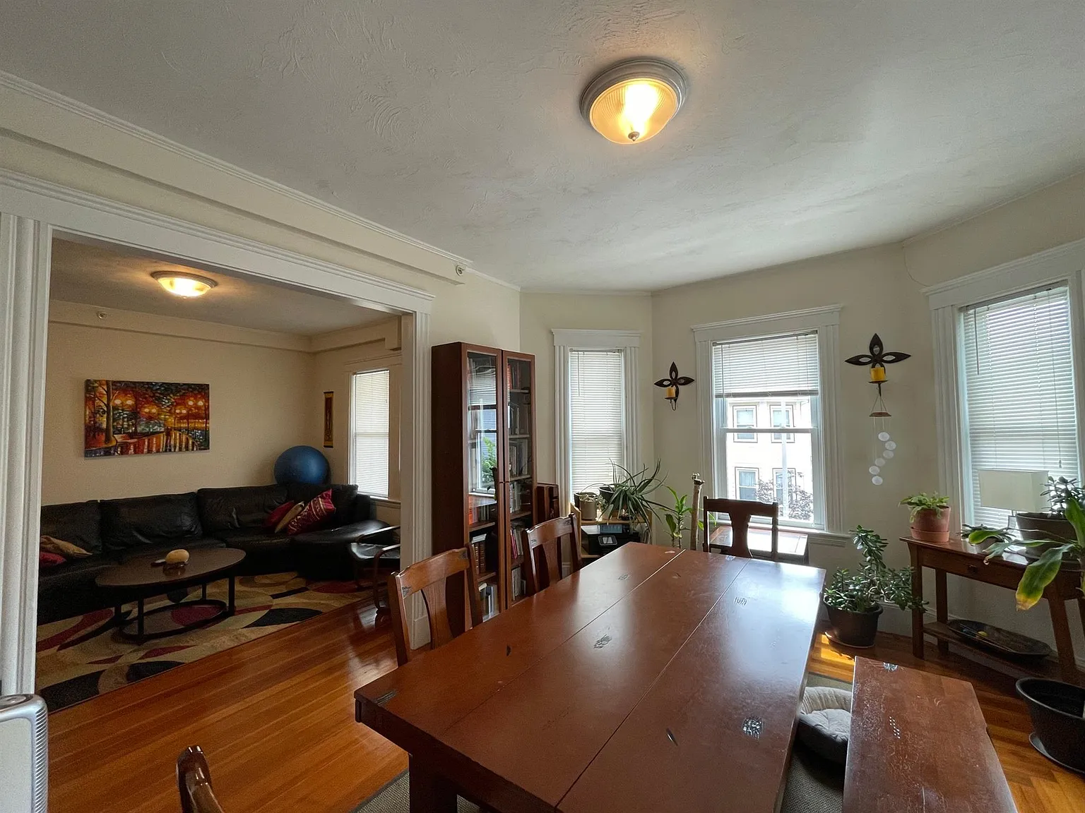 3 bed, 9999 sqft, $4,200 — Photo 2