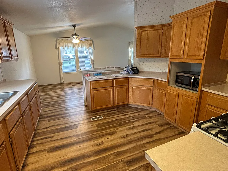 610 E Park Dr — Photo 12
