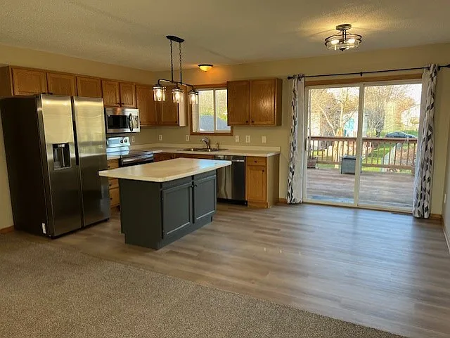 3 bed, 1700 sqft, $2,150 — Photo 2