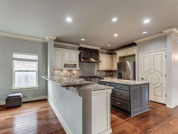 5th image of 16328 Dustin Ln