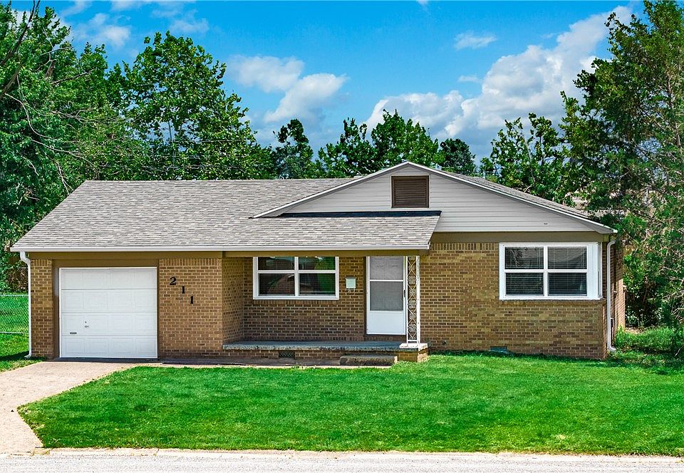 1st image of 211 S 13th Pl