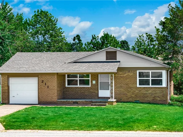 211 S 13th Pl, Rogers, AR 72758