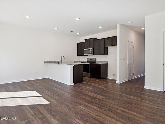 4th image of 3526 Tyee Crossing Way