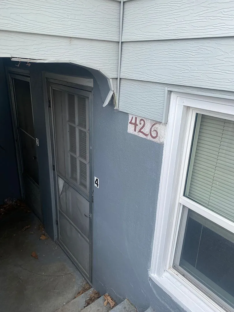 Building Photo - 422 E Terry St