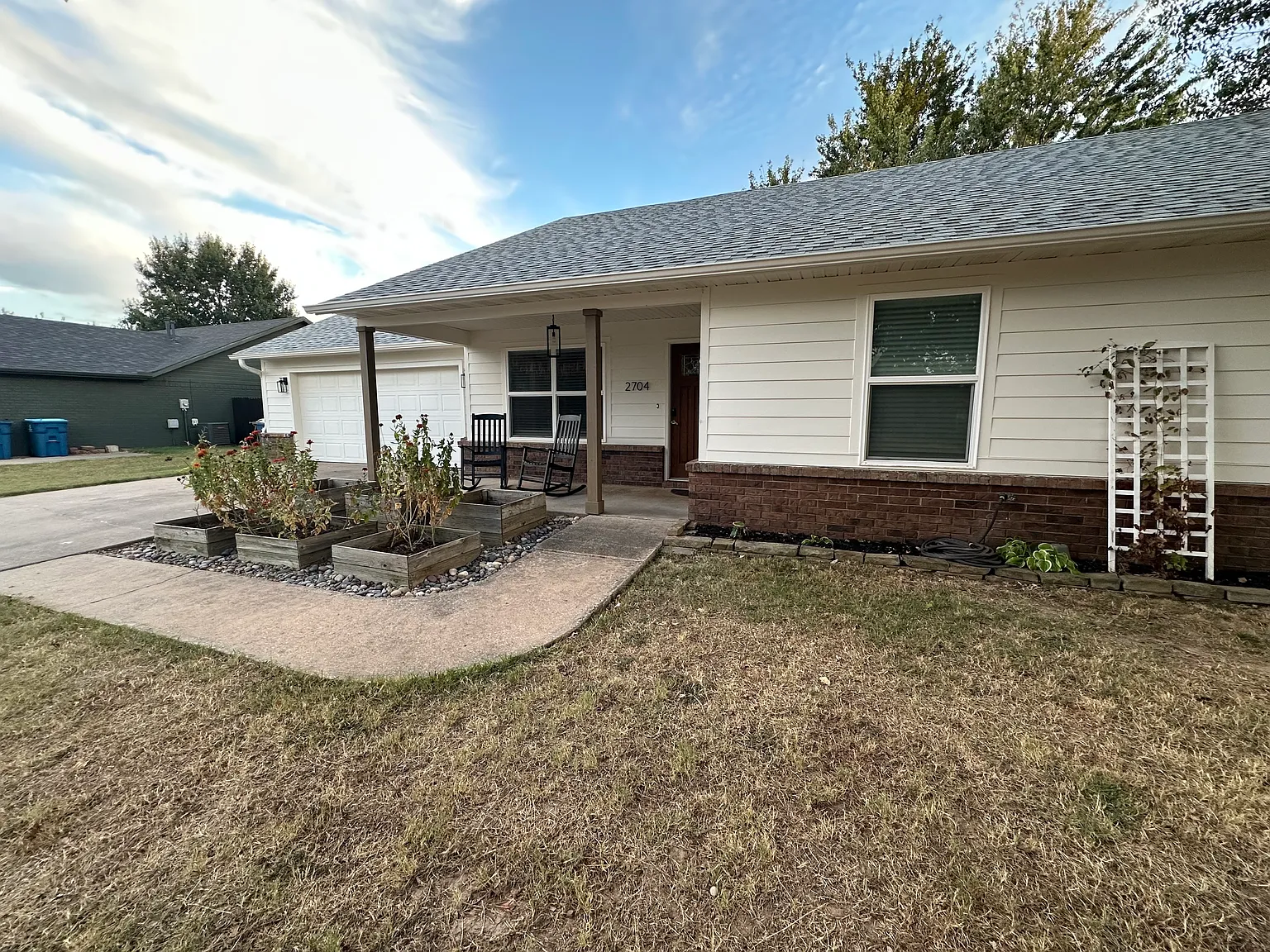 3 bed, 1615 sqft, $2,200 — Photo 2