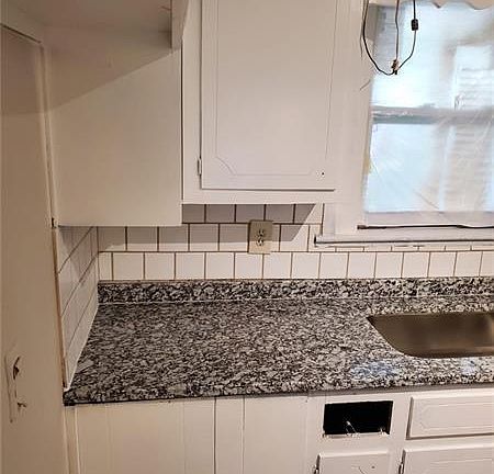 5th image of 445 Virginia Pl SE