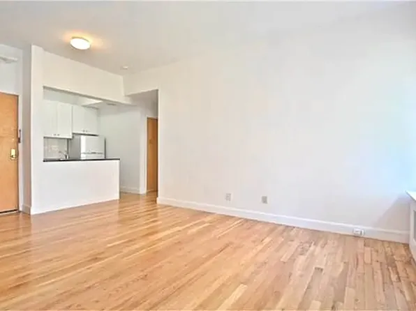 361 West 20th Street image 2 of 6