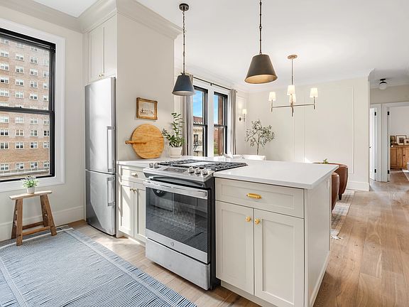 4th image of 170 Claremont Ave APT 23