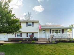 38 Wolf Dr, Hamilton, NJ 08610