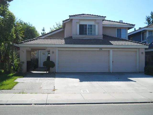 505 Waddell Way photo 1