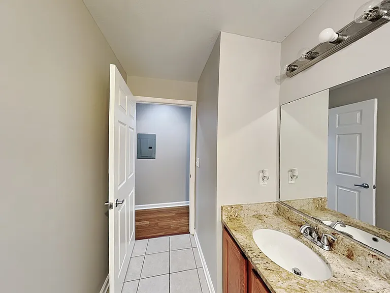 1020 Camelot Dr — Photo 16