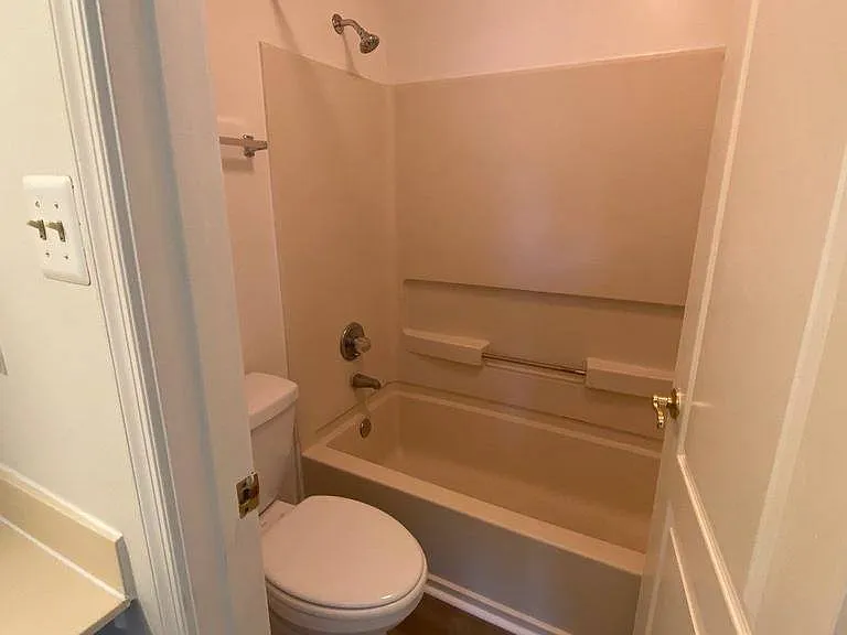 8601 Falls Run Rd #I — Photo 16