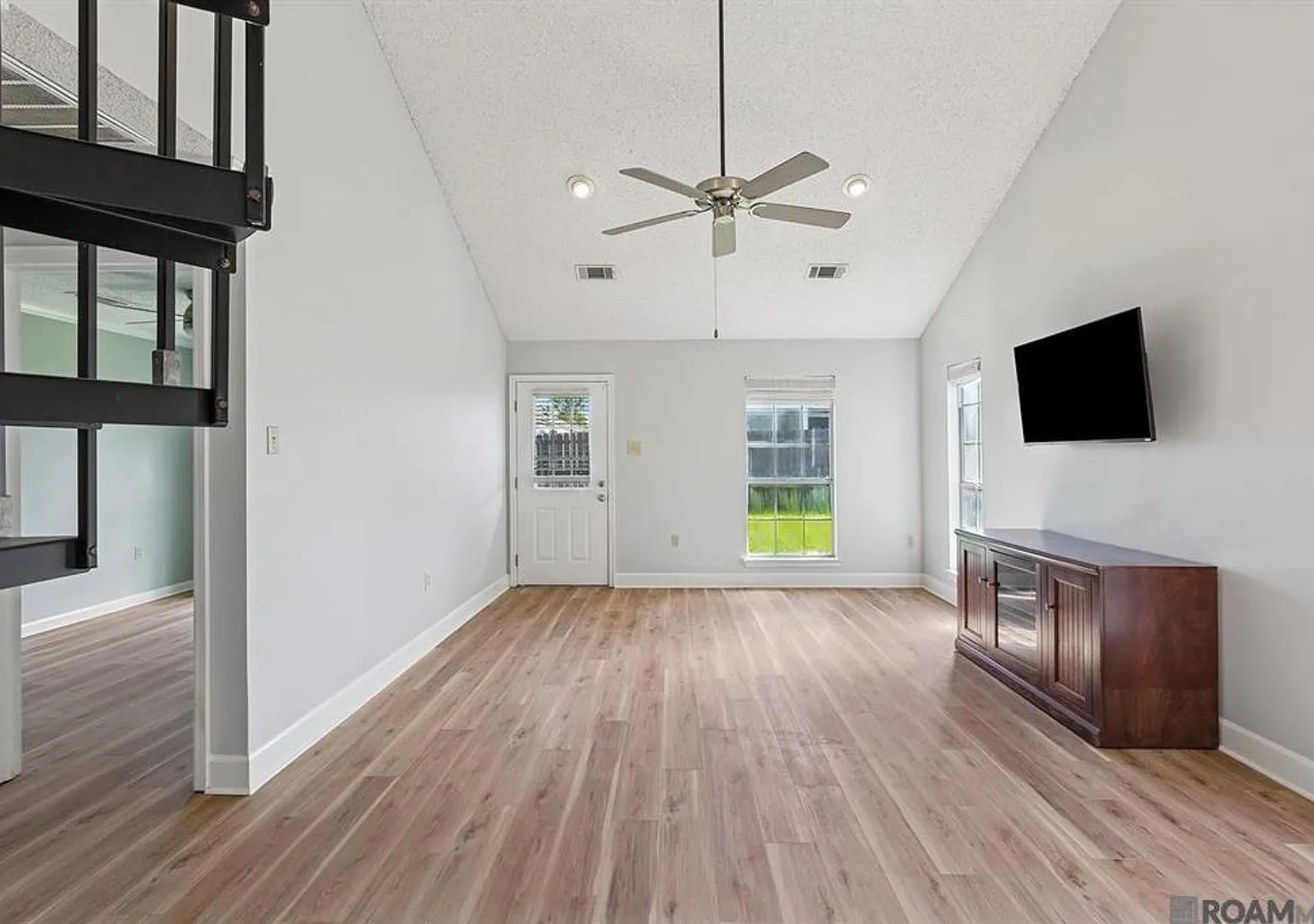 3325 Myrtle Grove — Photo 2