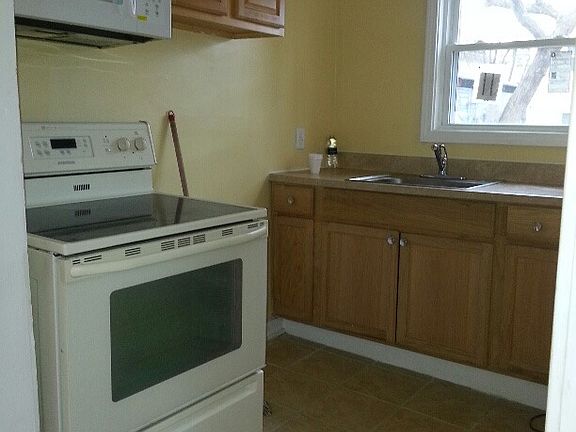 2nd image of 80 Waverly Street # Fl 2nd