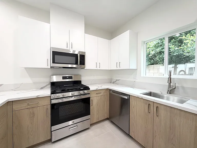 30125-30127 Avenida Juarez — Photo 4