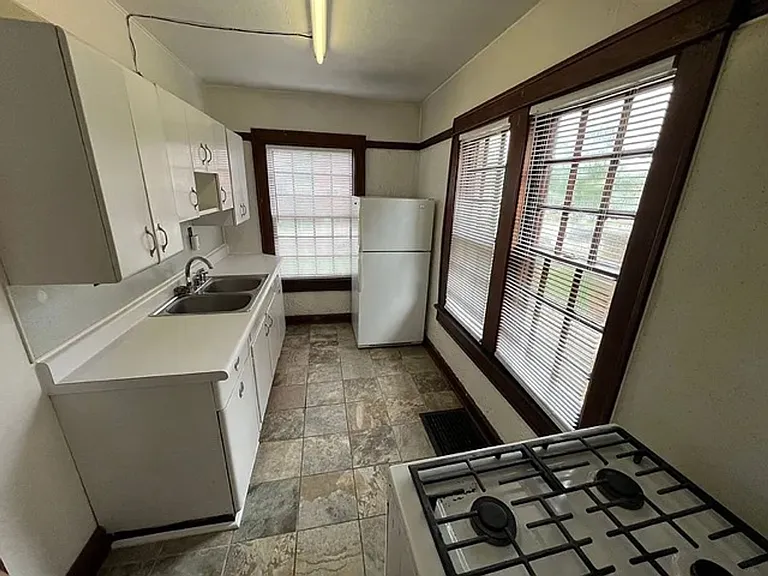 1503 S Walnut St — Photo 5