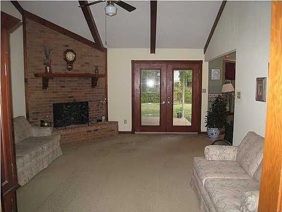 3rd image of 106 Teakwood Dr