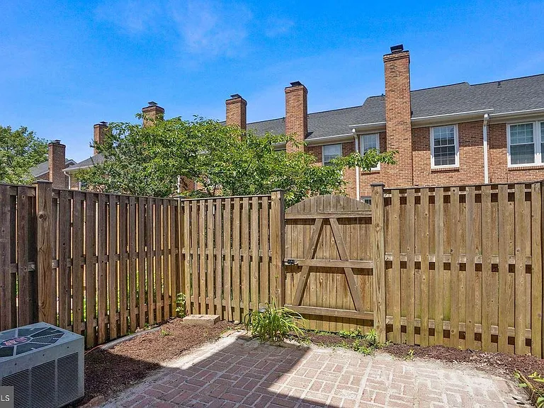 2522 S Arlington Mill Dr #D-4 — Photo 28