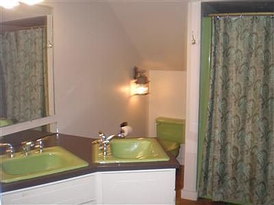 3rd image of 421 N Gaylord Ave