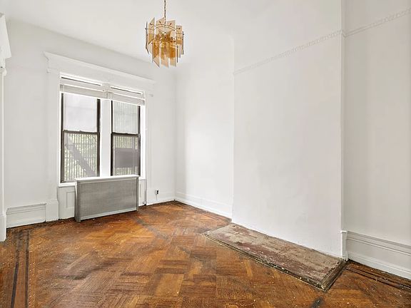4th image of 689 Park Pl
