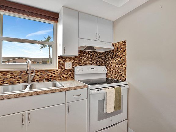 5th image of 2607 Dudley Drive W #I