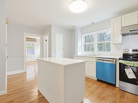 4th image of 234 York St