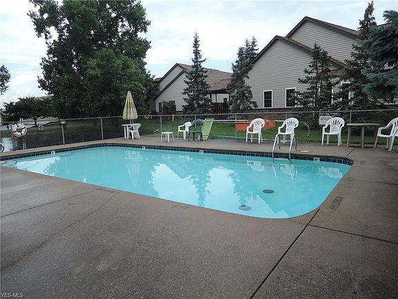 3rd image of 5623 Gateway Ln
