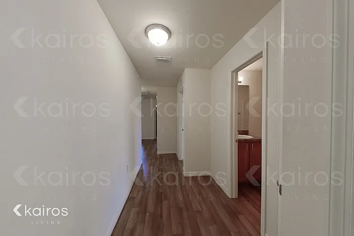 305 NE 23rd Terrace Cpe — Photo 2