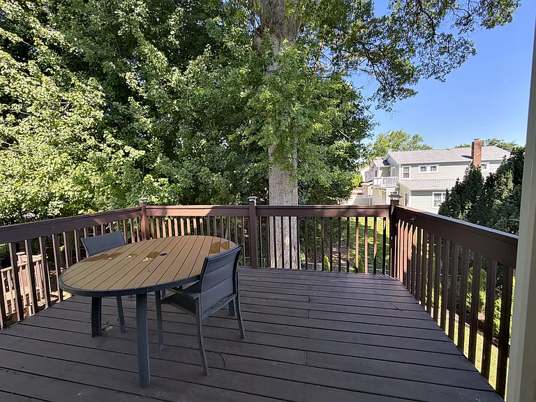 124 Burnside Ave #2 — Photo 8