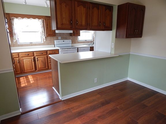 3rd image of 2054 Pratt St