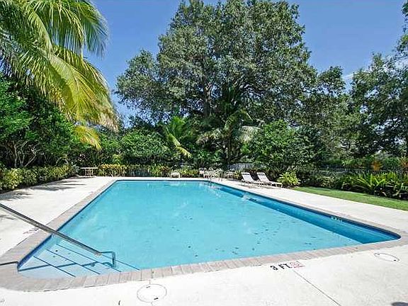 4th image of 3355 Lakeside Dr #31