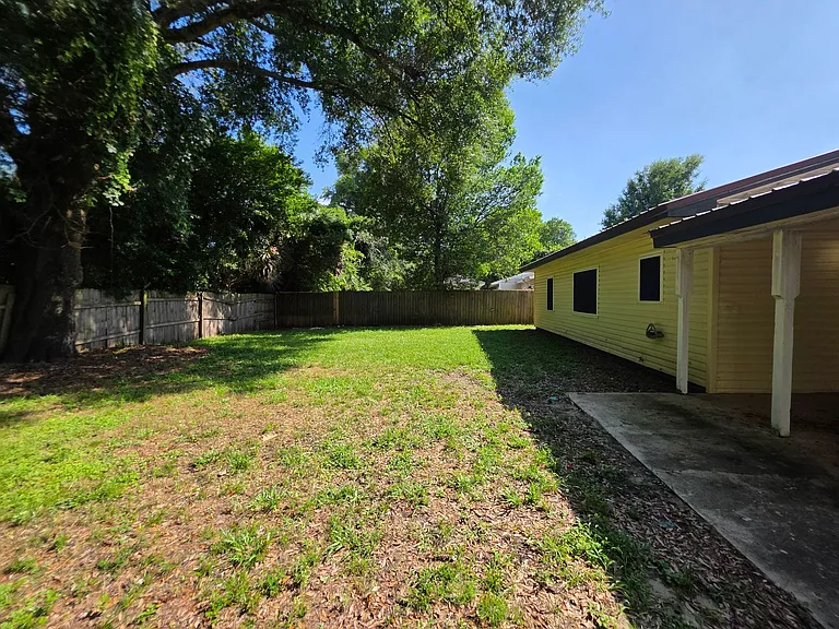109 Reed Rd — Photo 30
