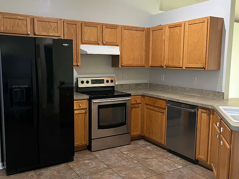 5 Ziegler Pl — Photo 2