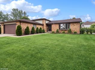 546 Logan St, Roselle, IL 60172