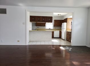 332 N Lakeshore Dr, Mundelein, IL 60060