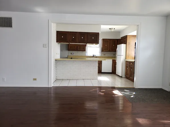 332 N Lakeshore Dr, Mundelein, IL 60060