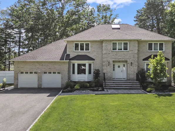 58 Jeanine Court, Manalapan, NJ 07726