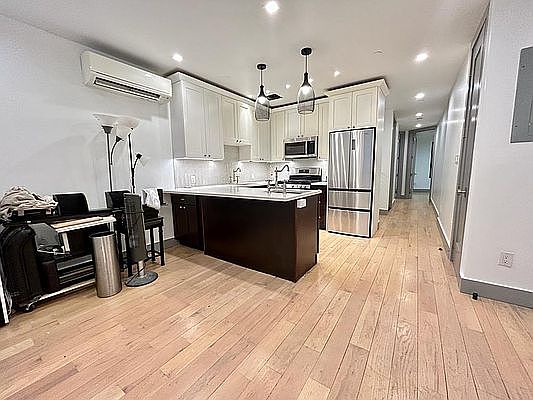 4th image of 125 Pulaski St #1C