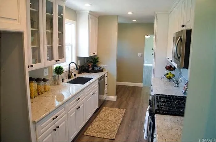 3403 Roxanne Ave — Photo 5