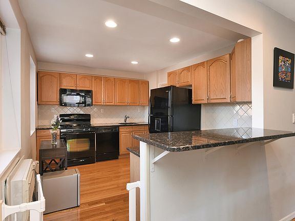 3rd image of 45 Hillpark Ave APT 2C