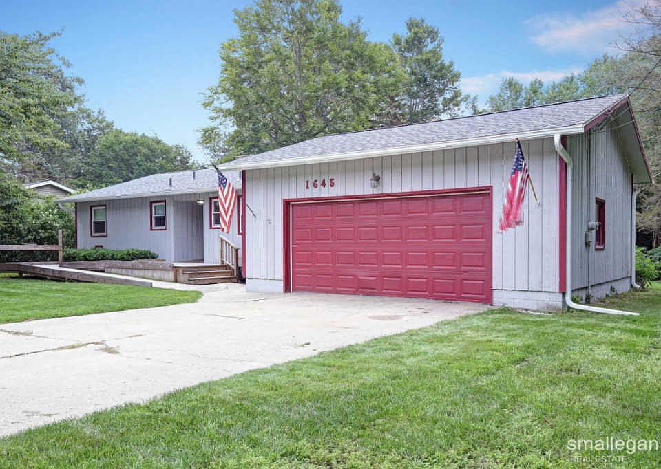 1st image of 1645 Helen Dr