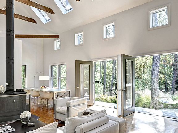5th image of 3 Rolling Wood Ln