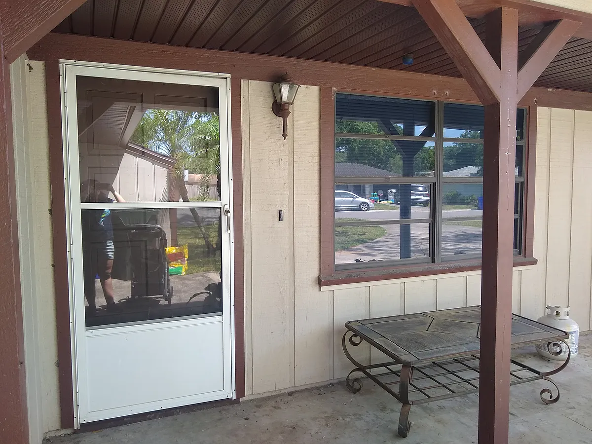 Building Photo - 2043 Woodbriar Loop S