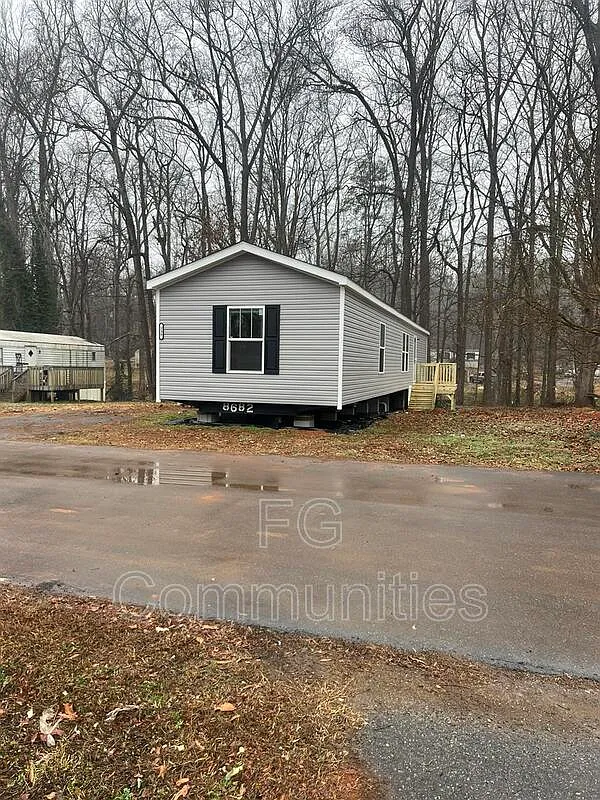 3 bed, 2.0 bath, $1,595 — Photo 2